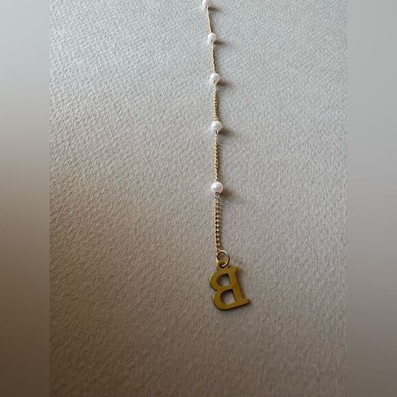Elegant letter B Pearl Necklace A1385 - Picture 4 of 4